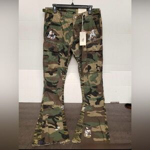 NWT MNML Contrast Camouflage Cargo Bootcut Open Hem Pants.   Sz 31
